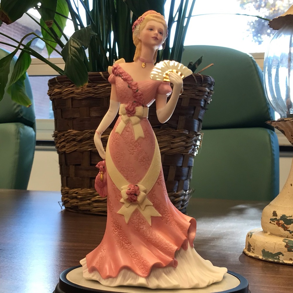 Lenox Royal Reception 1992 figurine